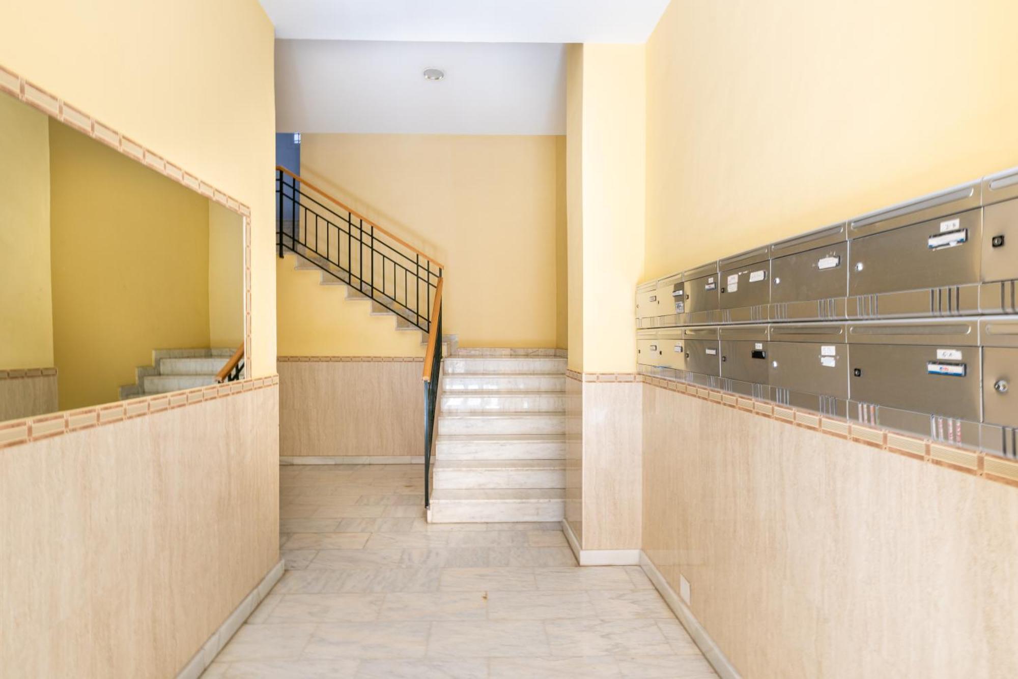 Wintowinrentals Quiet Apartment, Good Location, Free Parking Малага Екстер'єр фото