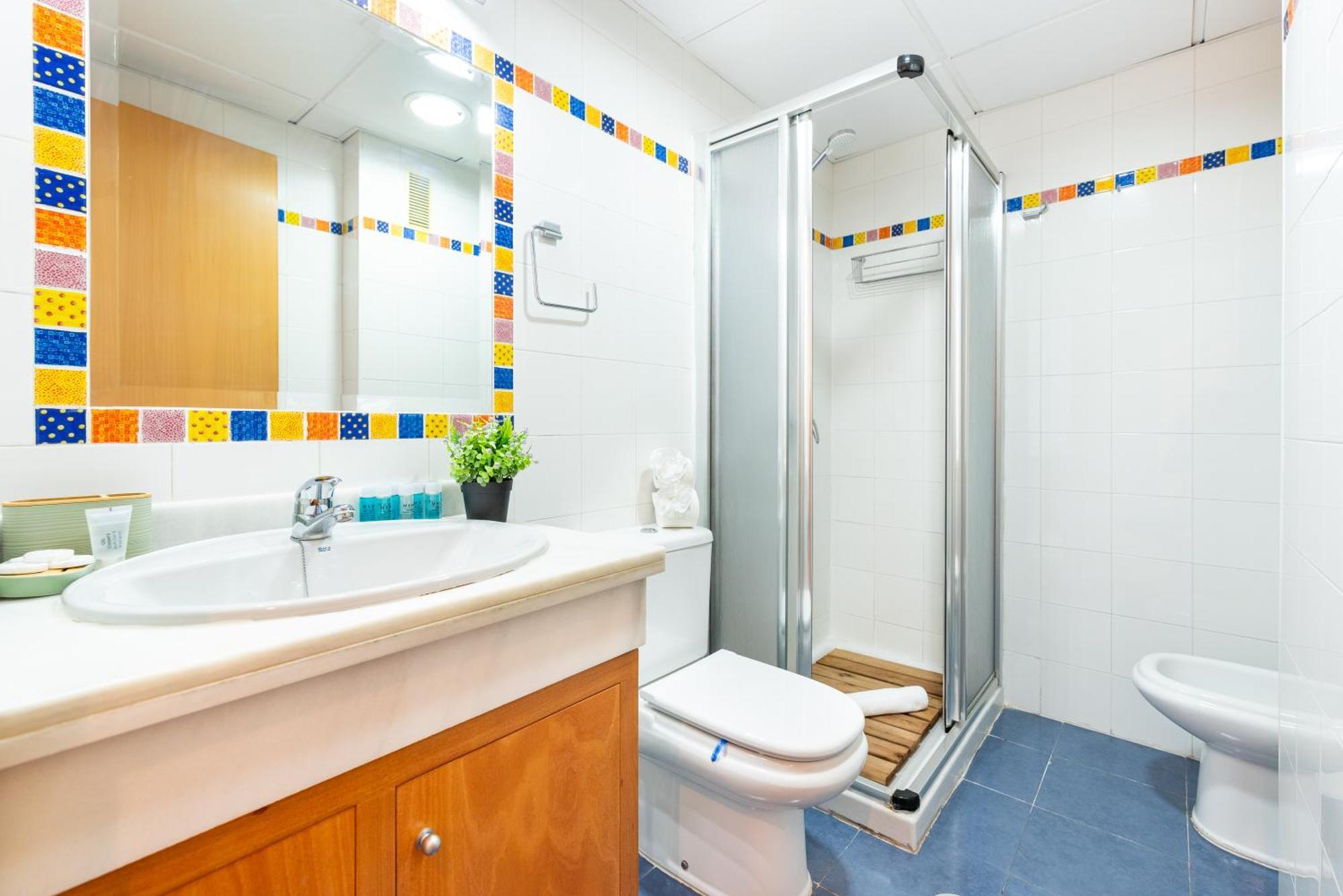 Wintowinrentals Quiet Apartment, Good Location, Free Parking Малага Екстер'єр фото