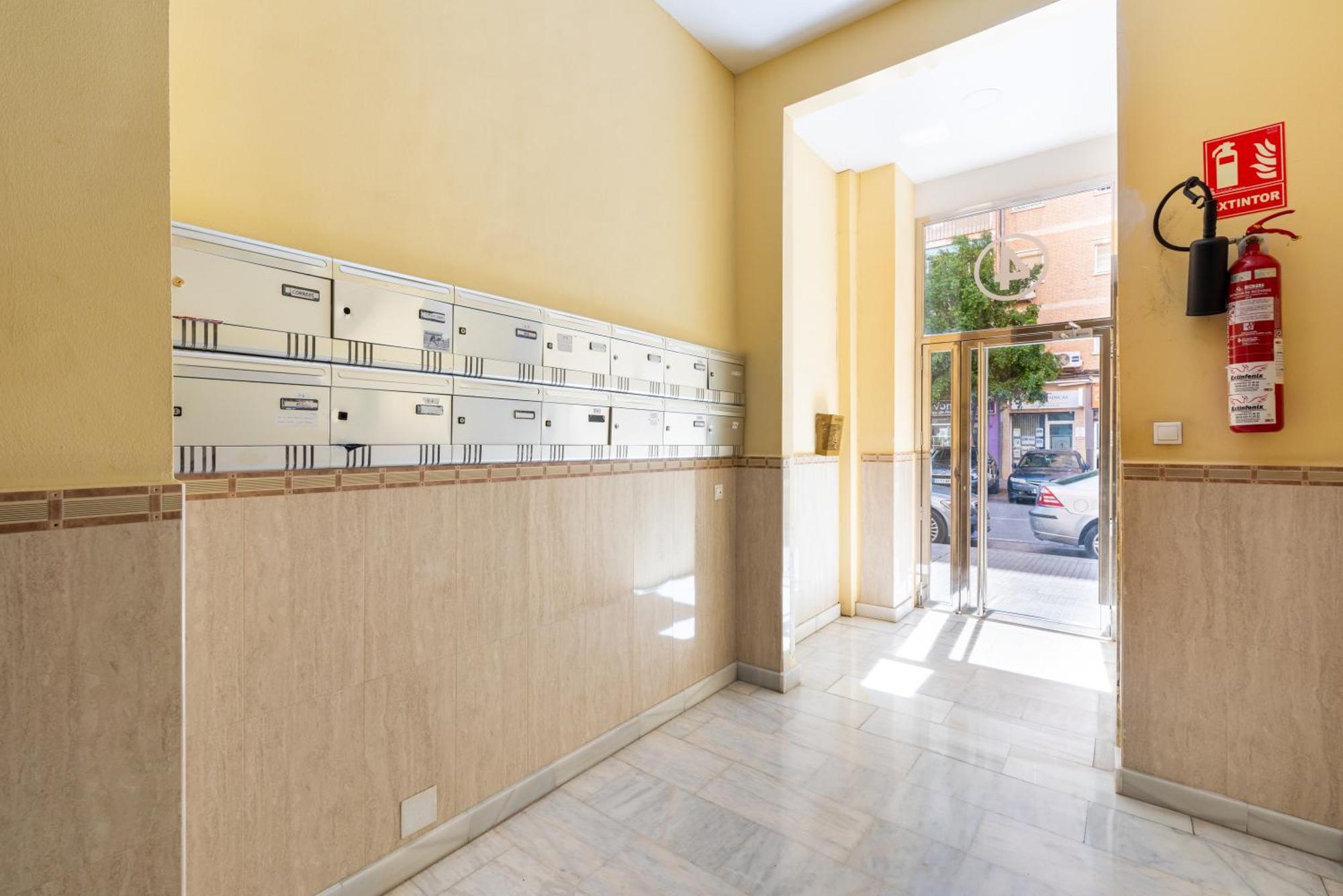 Wintowinrentals Quiet Apartment, Good Location, Free Parking Малага Екстер'єр фото